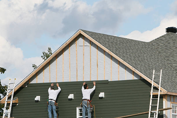 Professional Emergency Siding Repair technician working in DeBary, FL